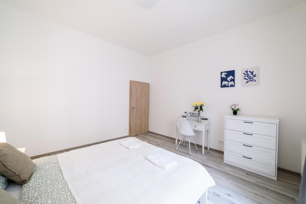 New Apartments Near Dancing House Praga Exterior foto
